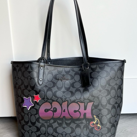 COACH NWT Black Signature Graffiti Reversible City Tote - Picture 4 of 4
